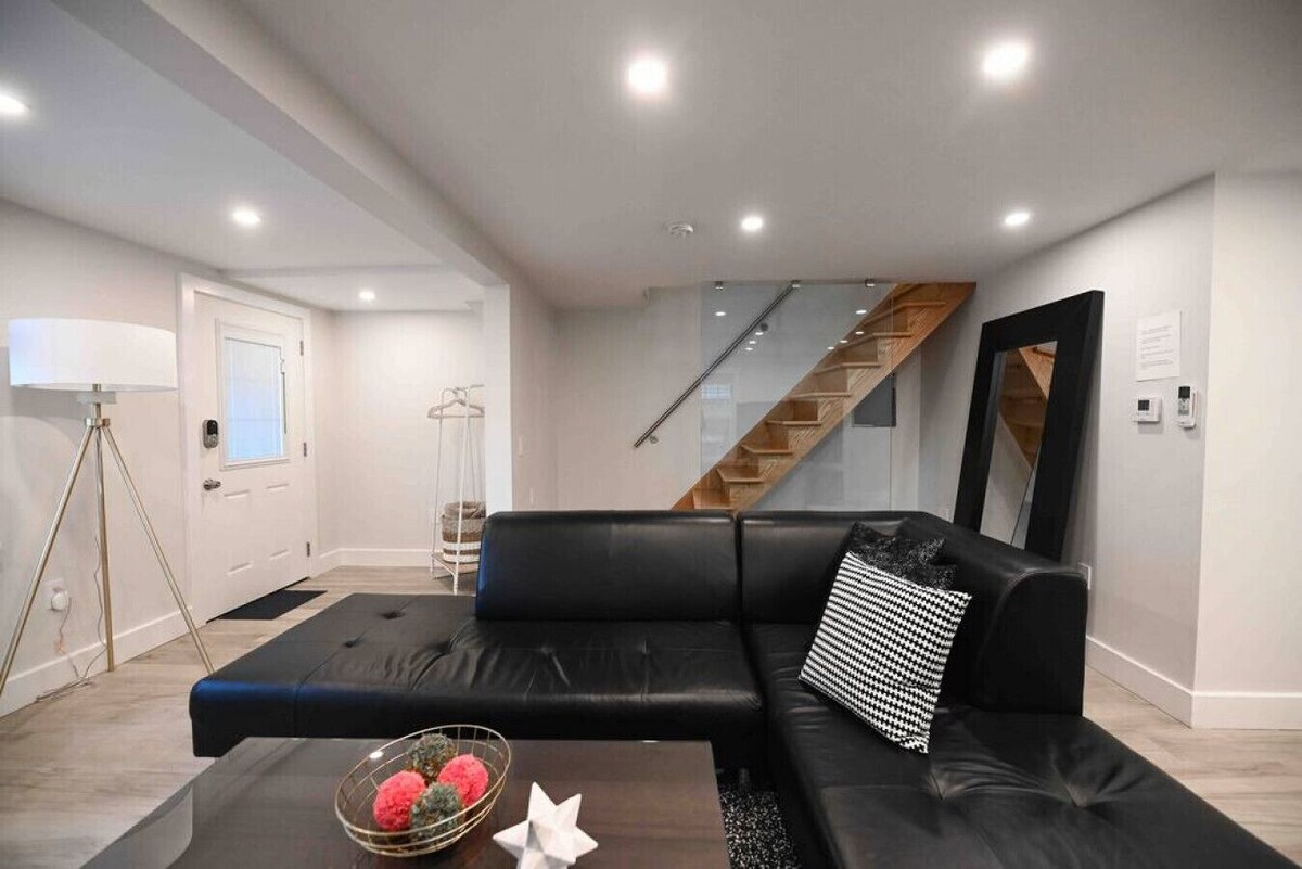171 Broadway · Renovated House Steps Away From The Ocean