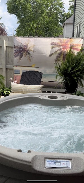 Bain à remous extérieur