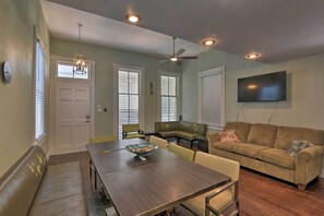 Living Room/Dining Area