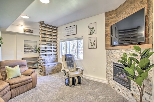 Nine Mile Falls Vacation Rental | 2BR | 1BA | 600 Sq Ft | 1 Small Step Required