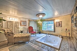 Hot Springs Vacation Rental | 2BR | 1BA | 1 Story | 1,260 Sq Ft
