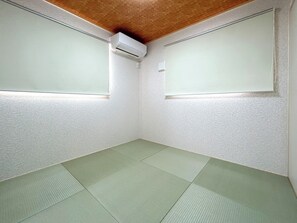 Japanese-style room