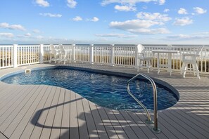 ocean side pool