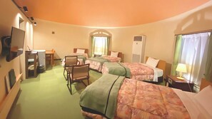 4-bed room