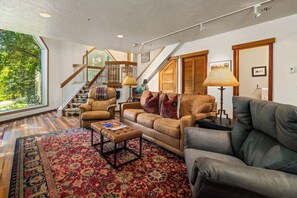 New furnishings and flooring throughout!