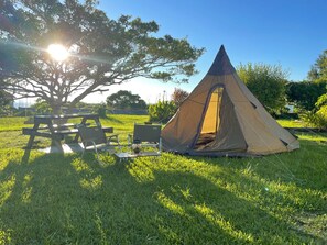  <1stay rental 15,000 yen> ROBENS teepee tent 2 Coleman folding chairs UNIFLAME low table BAREBONES lantern 2 Coleman sleeping bags Coleman leisure sheet