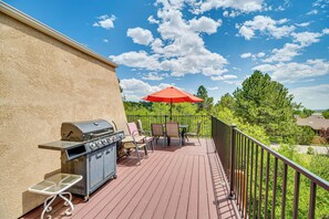 Outdoor Dining | Stairs Required