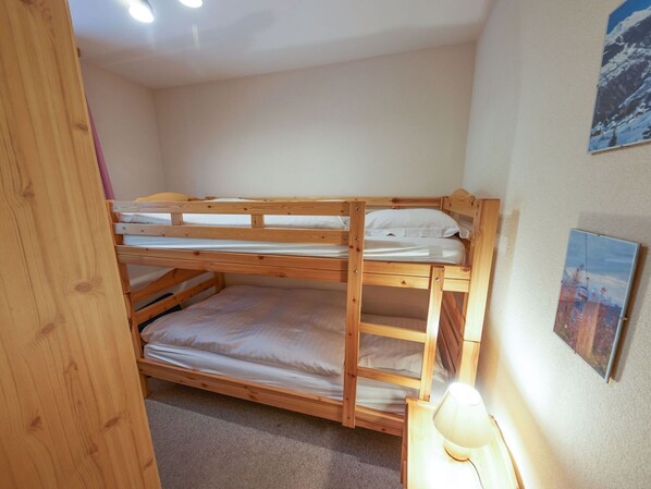 Gebäude, Etagenbett, Holz, Interior Design, Haus, Komfort, Flooring, Fussboden, Wand, Herberge