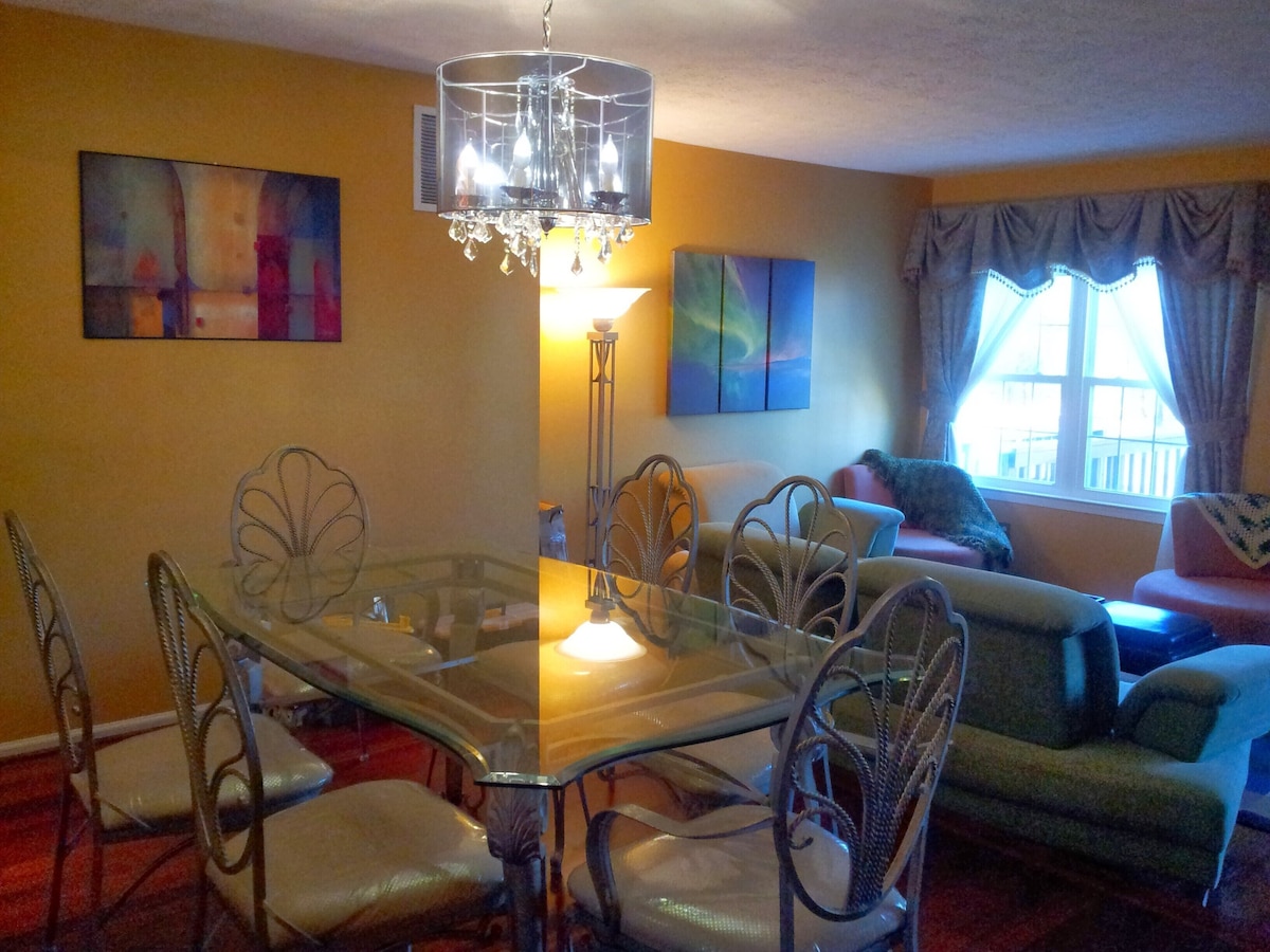 Relaxing, Spacious Master Bedroom in Gorgeous Townhouse