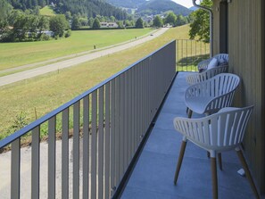 Propriété, Balustrade, Immobilier, Rail Garde, Herbe, Maison, Domicile, Chaise, Architecture, Porche