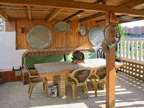 Eigentum, Tabelle, Holz, Interior Design, Schatten, Pflanze, Baum, Gartenmöbel, Hartholz, Freizeit