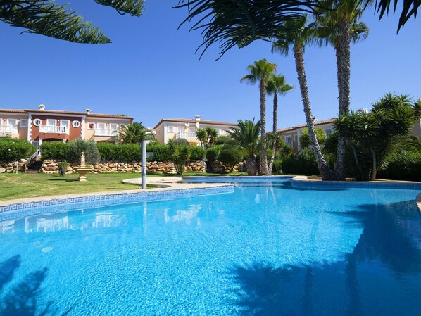 L'Eau, Ciel, Plante, Jour, Propriété, Bâtiment, Piscine, Bleu Azur, Arbre, La Nature