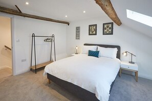 Apartment B, Cornerhouse Apartments, Saltburn-by-the-Sea - Host & Stay