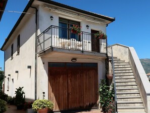 Proprietà, Casa, Costruzione, Casa, Immobiliare, Architettura, Facciata, Quartiere, Porta, Zona Residenziale