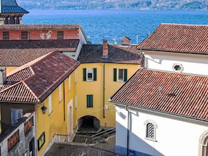 Roof, Balcony, Stairs