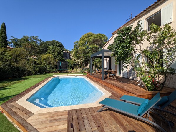 Piscine 40m2, terrasse plein Sud et pergola bioclimatique 