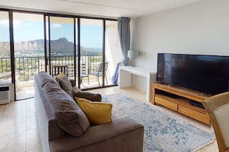 Sleek & Modern 32nd Floor Condo at the Waikiki Banyan - Free parking! by Koko Resort Vacation Rentals