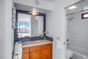 Indoors,Room,Home Decor,Flooring,Bathroom