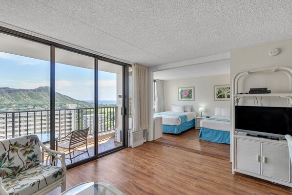 Flooring, Indoors, Floor, Building, Living Room