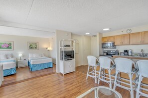 Flooring, Hardwood, Floor, Room, Indoors