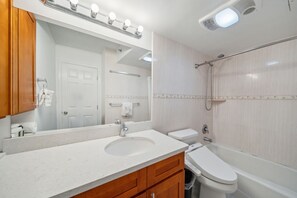 Sink, Bathroom, Indoors, Toilet, Bathtub