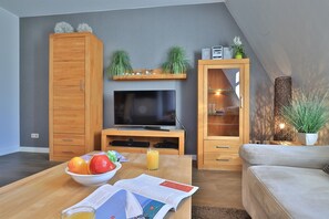 Seebach Whg. S22 - Blick vom Sofa auf den TV