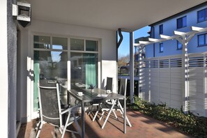 Seebach Whg. S02 - Blick auf die überdachte Terrasse