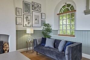 Dunsley Chapel, Dunsley - Host & Stay