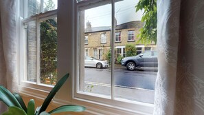 Oxford Two Bedroom Abbey Road Living Room Window