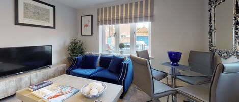 Leamington Spa Serviced Apartments Dunara Warwick Living Dining 2