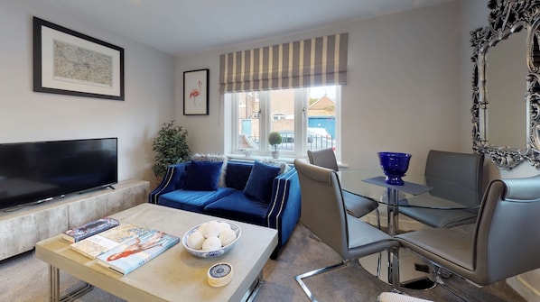 Leamington Spa Serviced Apartments Dunara Warwick Living Dining 2