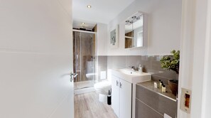 Leamington Spa Serviced Apartments Dunara Warwick Bathroom