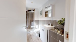 Leamington Spa Serviced Apartments Dunara Warwick Bathroom