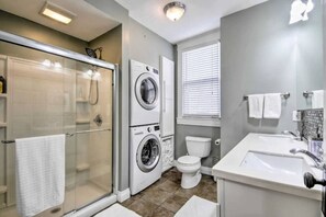 full bath with laundry