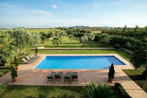 Pool. Panoramablick von der Dachterrasse aus