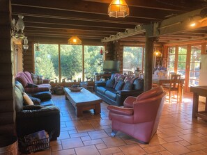 lounge with double lounge suite 
