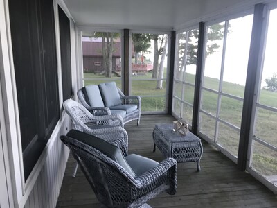 Lakefront Paradise  - Sleeps 6 - Only $400/Night 