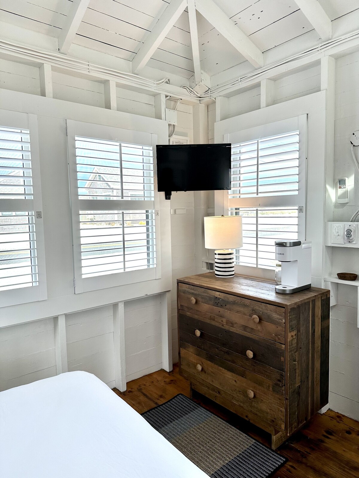 On The Beach! Relax and Unwind at your Private Waterfront Beach Bungalow