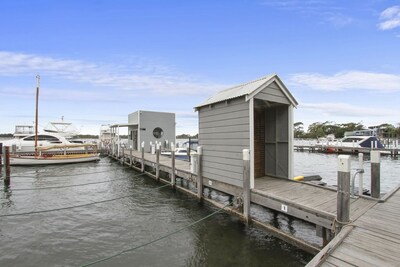 Lakeside apartment in the center of town