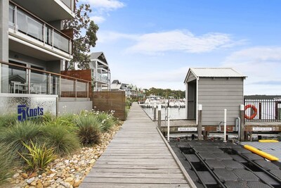 Lakeside apartment in the center of town