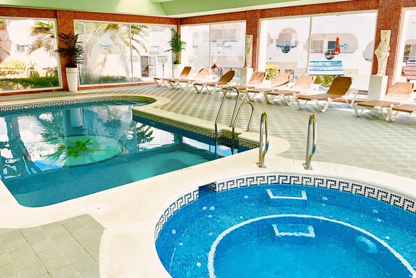 Heated pool and Jacuzzi