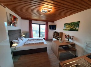 Ferienappartement EG mit Balkon-1-Zi Ferienwohnung E