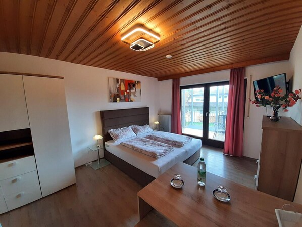 Ferienappartement EG mit Balkon-1-Zi Ferienwohnung E