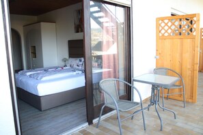 Ferienappartement EG mit Balkon-1-Zi Ferienwohnung E