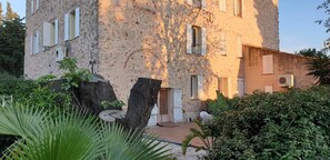 Jardin privatif de 300m2. Exposition sud ouest