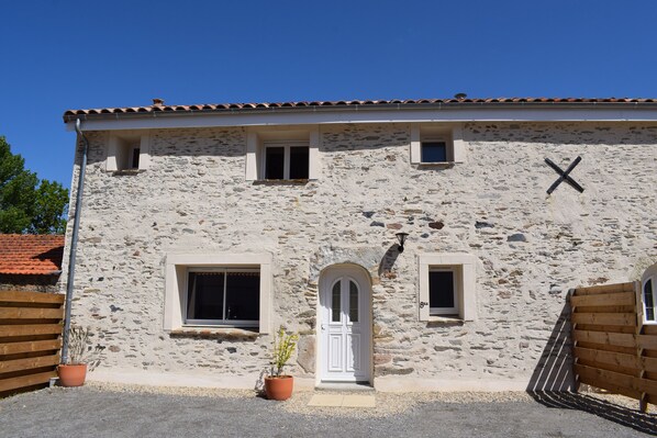 Accès maison avec 2 places de parking