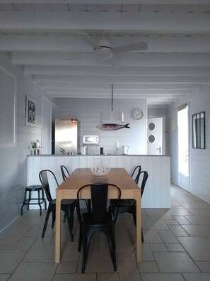 Salle à manger, table extensible 