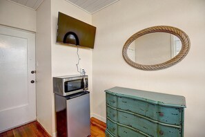 Mini Fridge/Microwave - This rental has all your needs to have a great vacation!