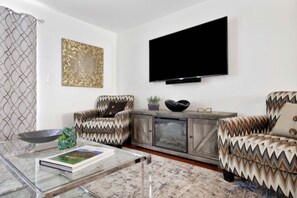 Living Area (3)