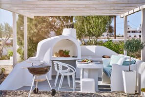 Complimented with ideal Cycladic BBQ settings. 